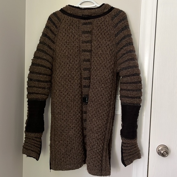Urku Wool Coat - Picture 5 of 13